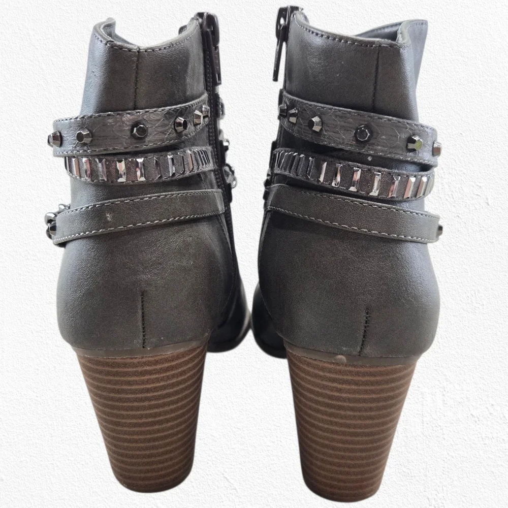 Jennifer Lopez Taupe Chain Studded Block Heel Ankle Booties Size 7.5 Edgy Glam